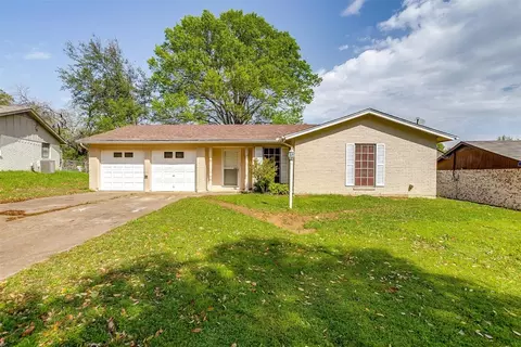 227 Michael Dr, Burleson, TX 76028