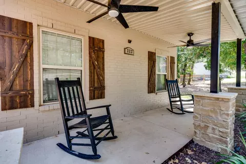 222 Knights Cir, Streetman, TX 75859