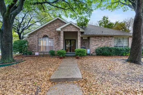 8810 Woodlake Dr, Rowlett, TX 75088