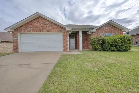 1035 Woodlands Park Dr, Lindale, TX 75771