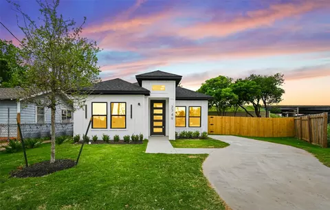 2749 Bethurum Ave, Dallas, TX 75215