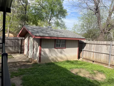 Exterior - 2113 E Mitchell St, Arlington, TX 76010 photo 10 of 13