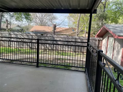 Exterior - 2113 E Mitchell St, Arlington, TX 76010 photo 8 of 13