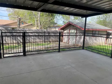 Exterior - 2113 E Mitchell St, Arlington, TX 76010 photo 12 of 13
