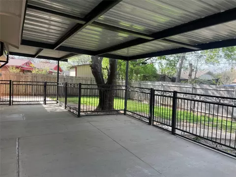 Exterior - 2113 E Mitchell St, Arlington, TX 76010 photo 9 of 13