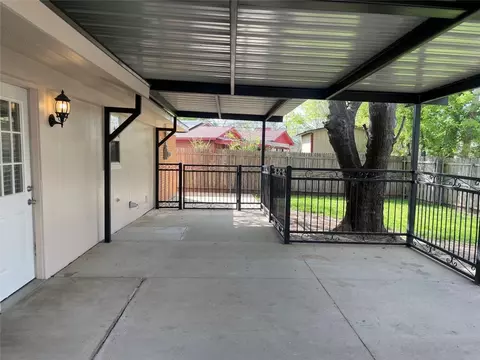 Exterior - 2113 E Mitchell St, Arlington, TX 76010 photo 7 of 13