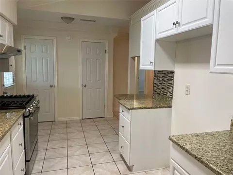 Entry Way - 2113 E Mitchell St, Arlington, TX 76010 photo 3 of 3