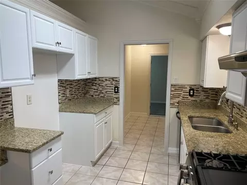 Kitchen - 2113 E Mitchell St, Arlington, TX 76010 photo 4 of 4