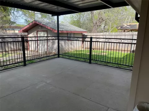 Exterior - 2113 E Mitchell St, Arlington, TX 76010 photo 11 of 13