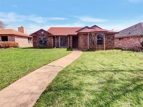 4102 Cochise Dr, Balch Springs, TX 75180