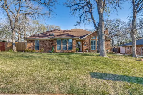 6821 Greenacres Dr, North Richland Hills, TX 76182
