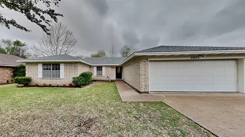 5455 Meadow Oak St, North Richland Hills, TX 76180