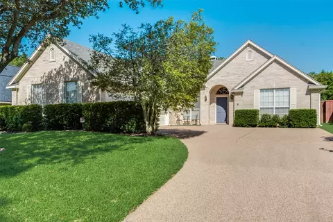 1212 Crown Dr, Mansfield, TX 76063