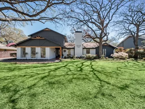 1113 Woodland Dr, Arlington, TX 76012