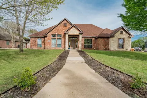 250 Brookbend Dr, Waxahachie, TX 75165