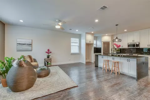 2706 Lawrence St, Dallas, TX 75215