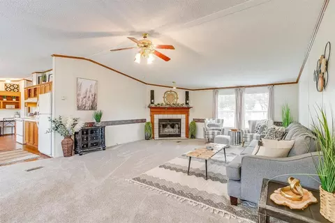 833 Barnes Ave, Cleburne, TX 76031