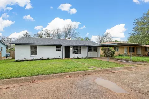 222 W Val Verde Cir, Keene, TX 76059
