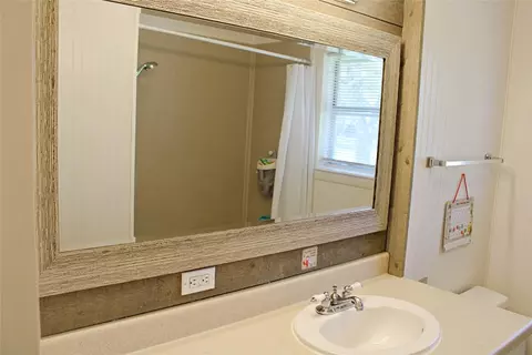 Bath - 2708 Monroe St, Commerce, TX 75428 photo 1 of 1