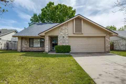 2673 Steppington St, Grand Prairie, TX 75052