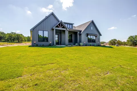1060 Llano Way, Poolville, TX 76487