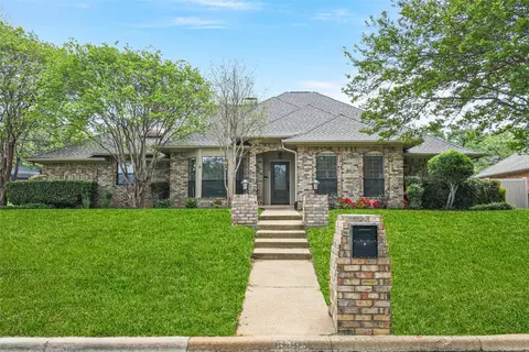 6004 Lakehurst Dr, Arlington, TX 76016