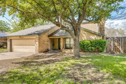 5303 Oak Springs Dr, Arlington, TX 76016