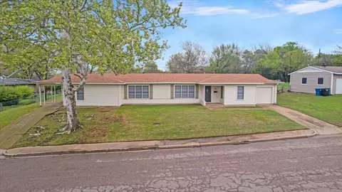 80 Vandenburg Dr, Denison, TX 75020