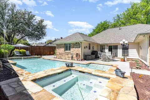 2222 Rolling Oak Ln, Garland, TX 75044