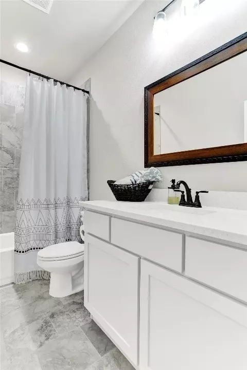 Bath - 311 Bronco Dr, Pilot Point, TX 76258 photo 2 of 4