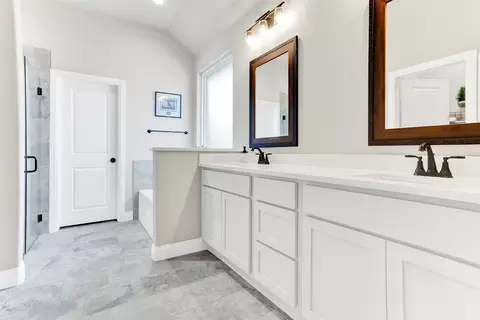 Bath - 311 Bronco Dr, Pilot Point, TX 76258 photo 3 of 4