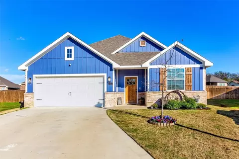 311 Bronco Dr, Pilot Point, TX 76258