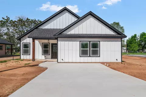 707 3rd St, Bridgeport, TX 76426