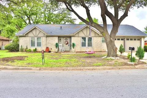 737 Toni Dr, Hurst, TX 76054