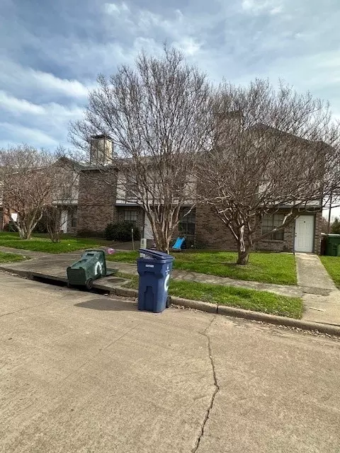 2822 Wimbledon Ct, Garland, TX 75041
