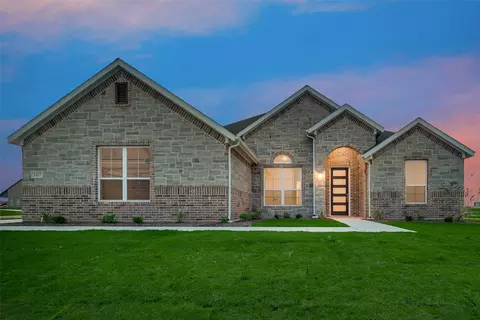 107 Velds Dr, Decatur, TX 76234