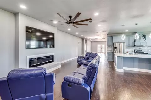 1005 Ovilla Rd, Waxahachie, TX 75167