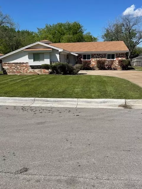 4625 Roxie St, Haltom City, TX 76117