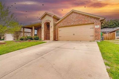 11017 Silver Horn Dr, Fort Worth, TX 76108