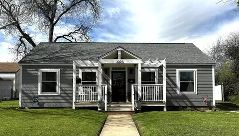2203 Vincent St, Brownwood, TX 76801