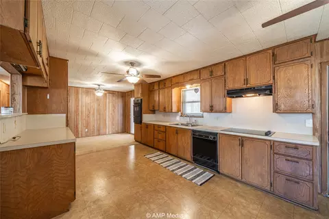 Kitchen - 602 E Rotan St, Stamford, TX 79553 photo 1 of 6