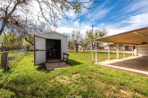 Exterior - 602 E Rotan St, Stamford, TX 79553 photo 7 of 8