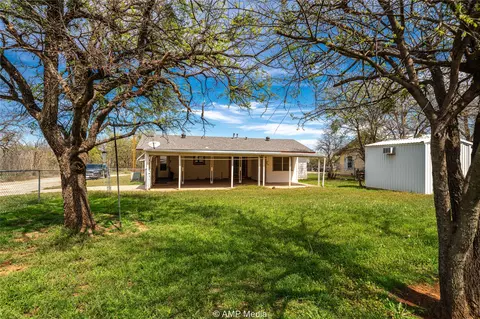 Exterior - 602 E Rotan St, Stamford, TX 79553 photo 2 of 8