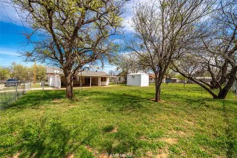 Exterior - 602 E Rotan St, Stamford, TX 79553 photo 5 of 8