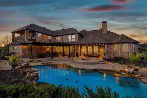 100 Thornhill Cir, Double Oak, TX 75077
