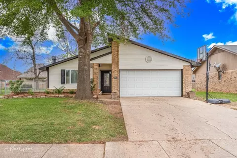 4700 Longstreet Pl, Bossier City, LA 71112