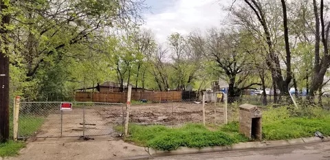 1015 Davis St, Denton, TX 76209