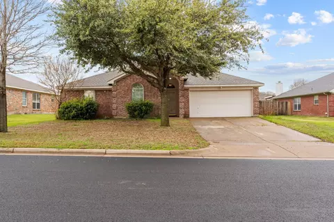 209 Whispering Dell Ln, Weatherford, TX 76085