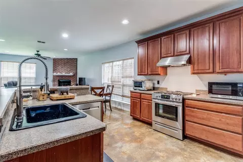 10402 Country Club Dr, Dallas, TX 75218