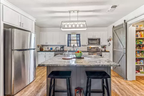 1814 Bronco Rd, Granbury, TX 76049